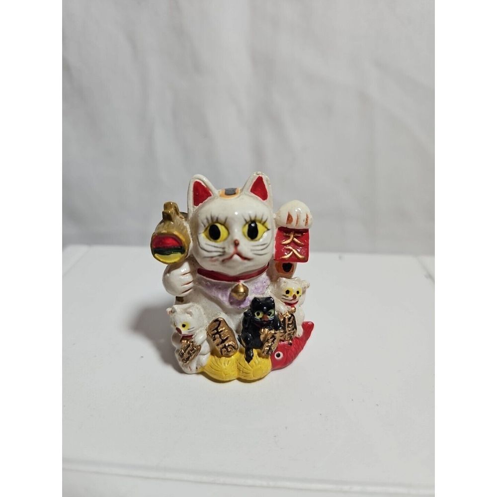 Small Maneki Neko and‎ Kittens  Cat Porcelain Statue Figurine